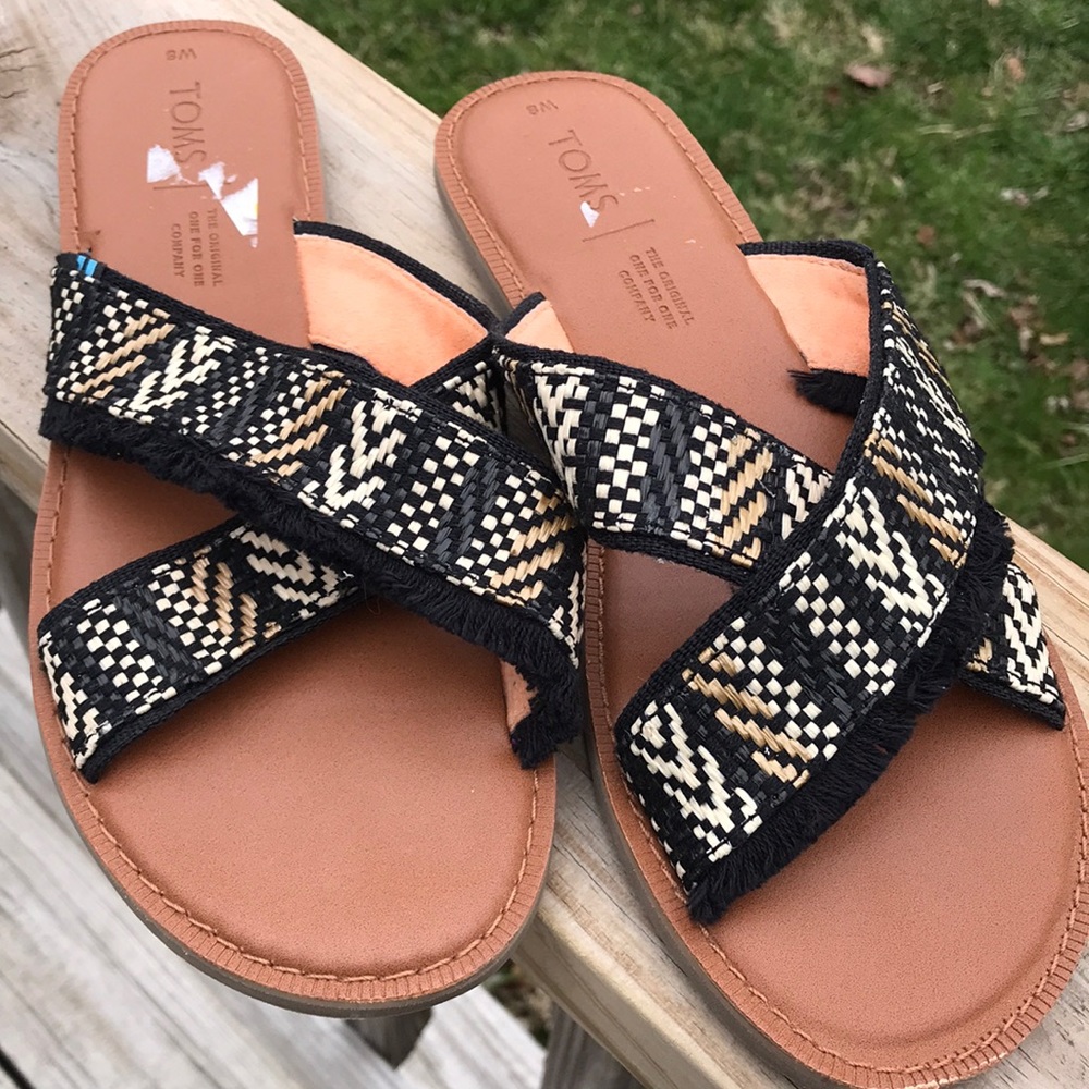 Toms Sandals like new used save for summer size 8